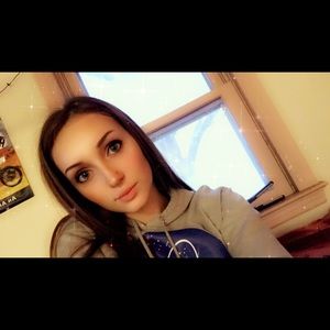 Meet your Posher, Halia